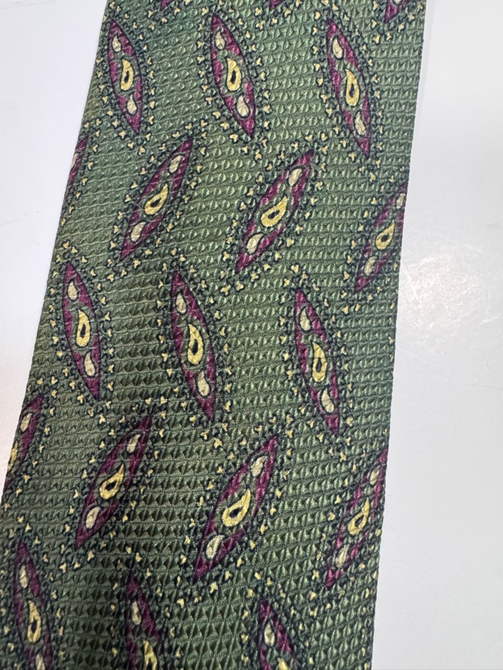 Chanel Men's Green Patterned Paisley Silk Tie - Picture 4 of 6